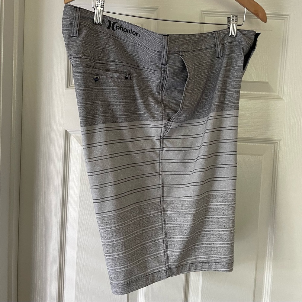 36 - Hurley Striped Phantom Shorts - Men’s - Grey